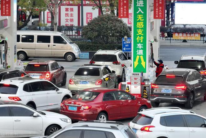 全球石油市场最新动态解析：油价走势揭秘